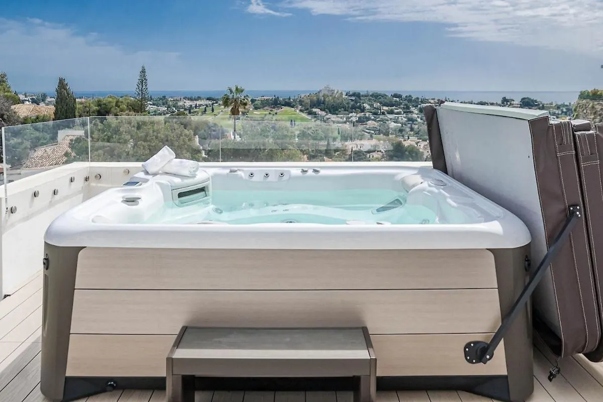 Amazing Penthouse Paraiso Pueblo And Hottub Rdr498 Estepona